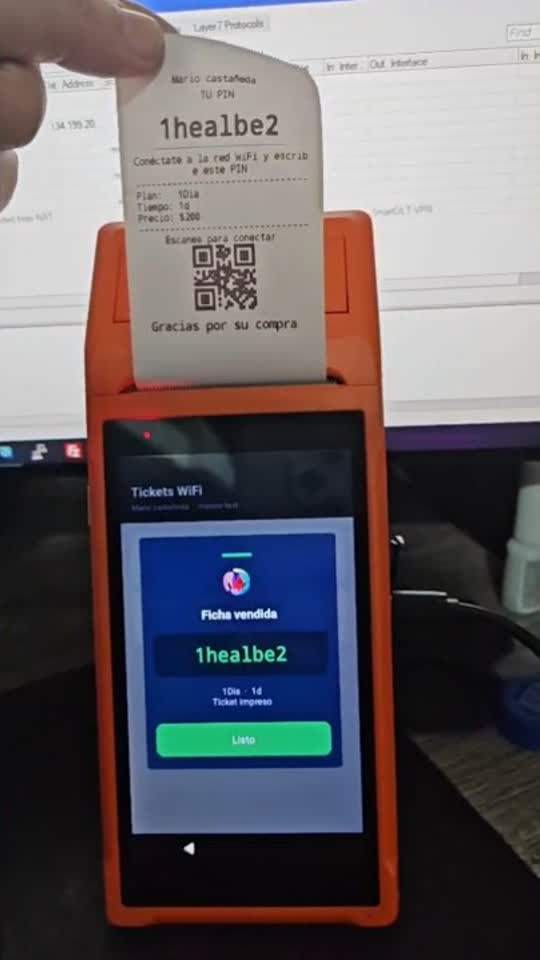 Terminal MT-Móvil funcionando como punto de venta y entregando una ficha impresa